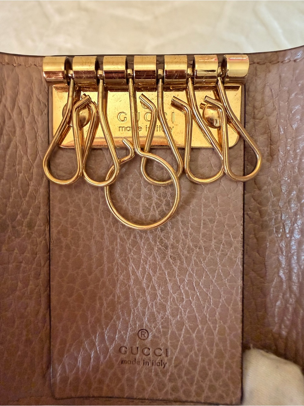 Gucci GG Marmont 6 ring Key Case. - Picture 8 of 16
